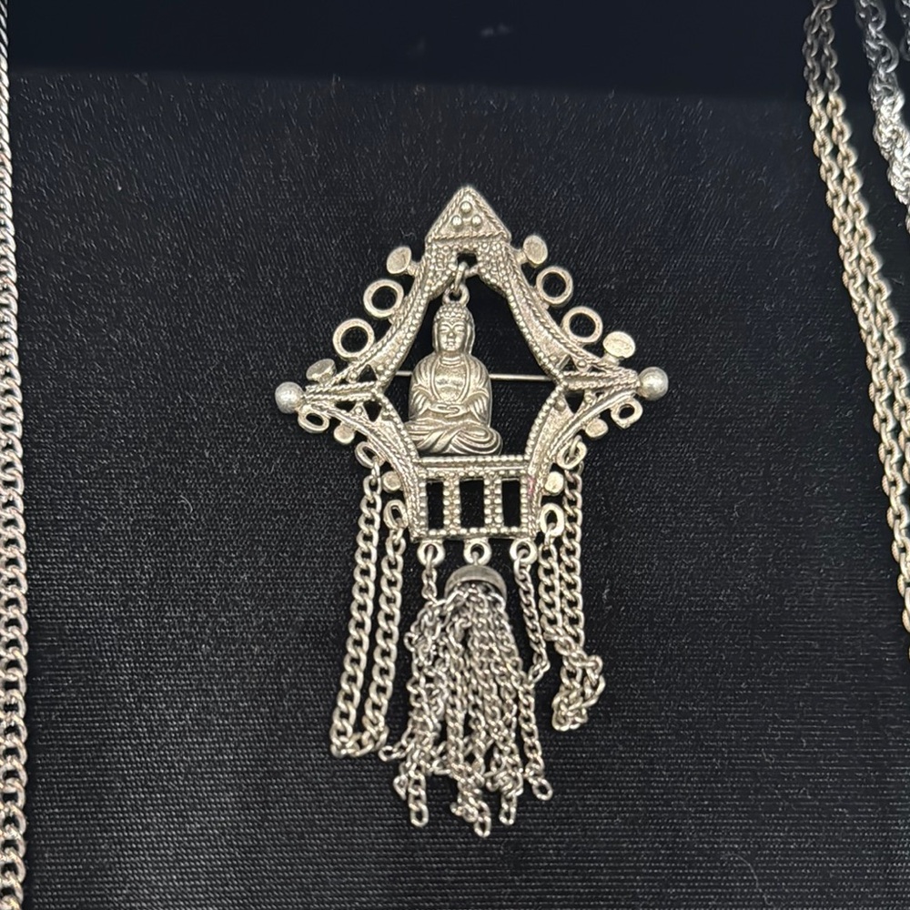 Elegant Silver Brooch - vintage